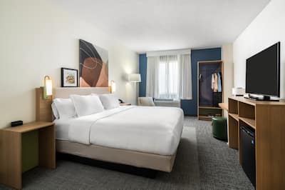 King Guest Room with Lounge Chair