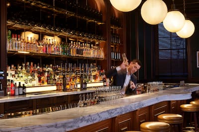 Side Hustle, Bar